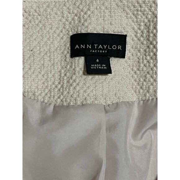 Ann Taylor Textured Drape Front Jacket Fringe Edge Blazer Beige Size 6 neutral - Picture 5 of 7